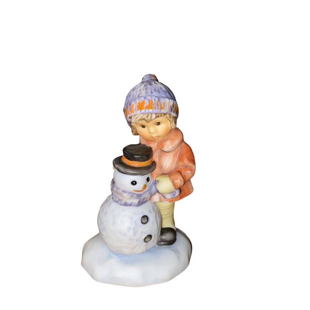Goebel Berta Hummel "A Gift For Snowman" Vintage Winter Christmas Figurine